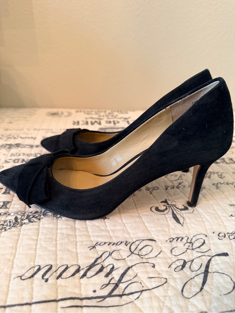 Ann Taylor Classic Black Suede Pointed-Toe Pumps with Bow Accent Size 8 - Picture 5 of 12
